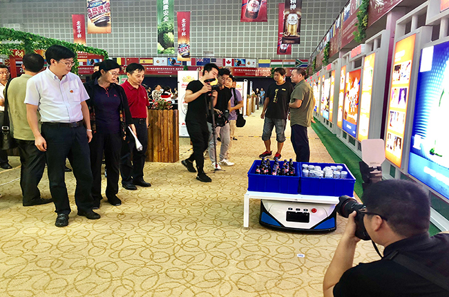 國際啤酒節(jié)：我不是酒神，我是科捷機器人